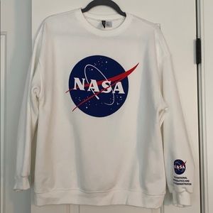 H&M NASA CREWNECK
